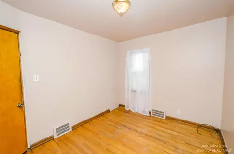 36916 Grant St, Romulus, MI 48174 photo 18