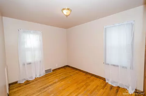 36916 Grant St, Romulus, MI 48174 photo 15