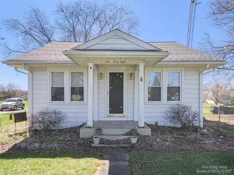 148 S Harvey Rd, Jackson, MI 49201 photo 1