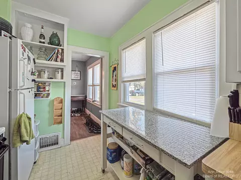 148 S Harvey Rd, Jackson, MI 49201 photo 12