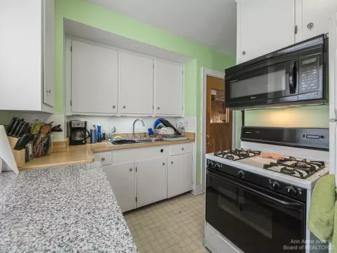 148 S Harvey Rd, Jackson, MI 49201 photo 13