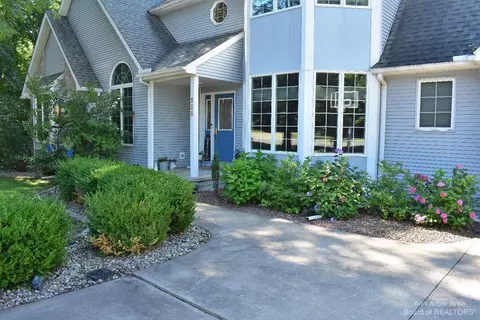 900 Burt, Tecumseh, MI 49286 photo 3