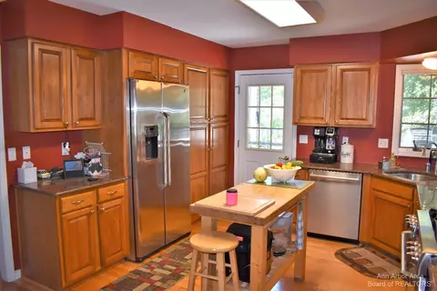900 Burt, Tecumseh, MI 49286 photo 6