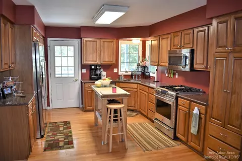 900 Burt, Tecumseh, MI 49286 photo 5