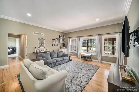 626 E Marr Rd, Howell, MI 48855 photo 5