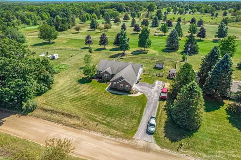 626 E Marr Rd, Howell, MI 48855 photo 2
