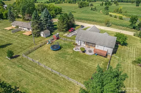 626 E Marr Rd, Howell, MI 48855 photo 3