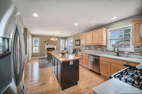 626 E Marr Rd, Howell, MI 48855 photo 11
