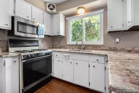 7574 Wheaton Dr, Canton, MI 48187 photo 8