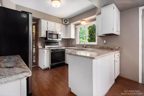 7574 Wheaton Dr, Canton, MI 48187 photo 10