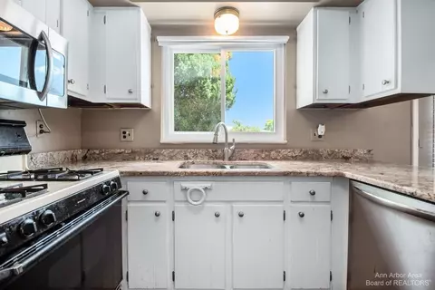 7574 Wheaton Dr, Canton, MI 48187 photo 9