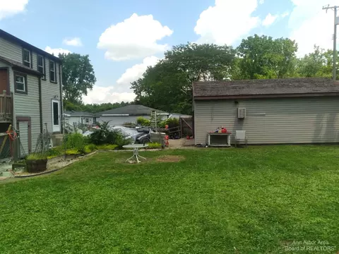 415 Norwood Dr, Monroe, MI 48161 photo 7