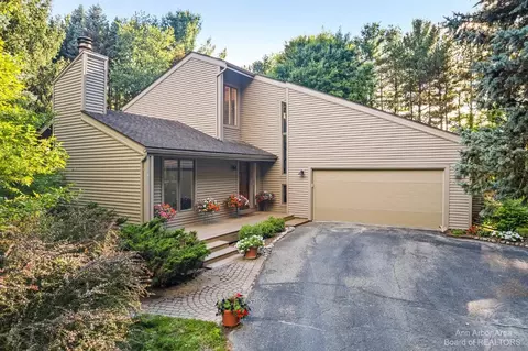 8424 Warner Rd, Saline, MI 48176 photo 1