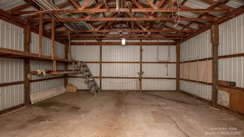8102 E Carpenter Rd, Davison, MI 48423 photo 25