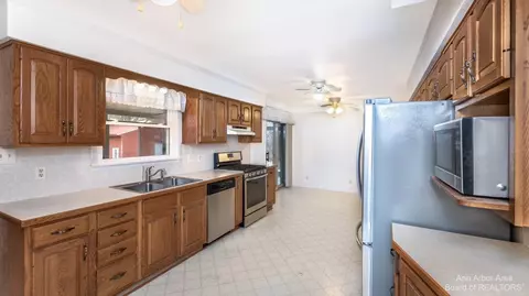 8102 E Carpenter Rd, Davison, MI 48423 photo 35