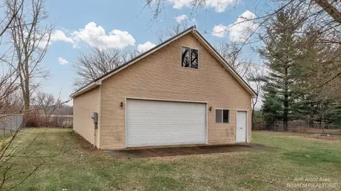 8102 E Carpenter Rd, Davison, MI 48423 photo 28