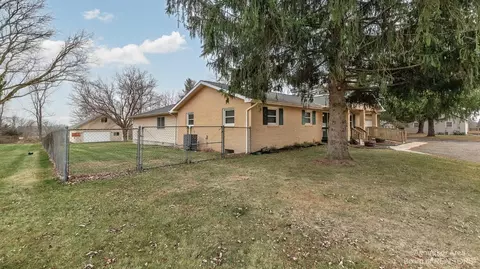 8102 E Carpenter Rd, Davison, MI 48423 photo 14