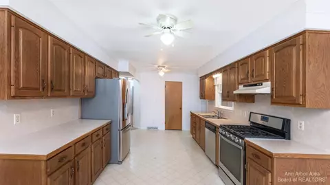 8102 E Carpenter Rd, Davison, MI 48423 photo 36