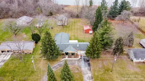 8102 E Carpenter Rd, Davison, MI 48423 photo 3
