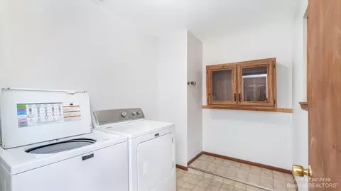 8102 E Carpenter Rd, Davison, MI 48423 photo 47