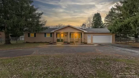 8102 E Carpenter Rd, Davison, MI 48423 photo 10