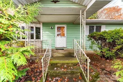10463 Yensch Rd, Maybee, MI 48159 photo 2
