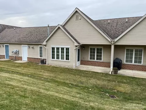 422 Lancaster Ct, Saline, MI 48176 photo 1