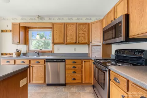 131 College Ave, Britton, MI 49229 photo 5
