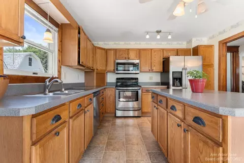 131 College Ave, Britton, MI 49229 photo 8