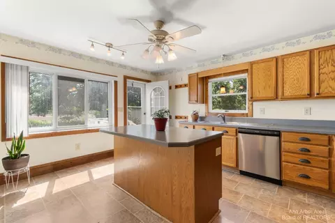 131 College Ave, Britton, MI 49229 photo 4