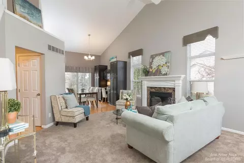 411 Cambridge Dr, Dexter, MI 48130 photo 2