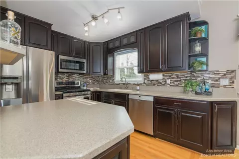 411 Cambridge Dr, Dexter, MI 48130 photo 6