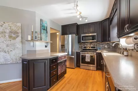 411 Cambridge Dr, Dexter, MI 48130 photo 7