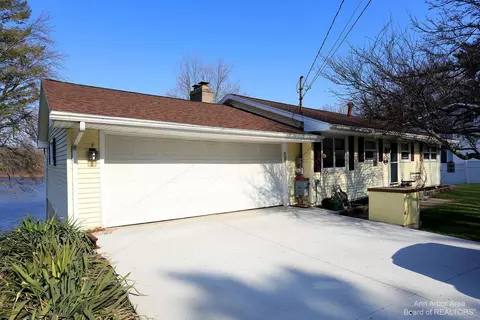 1008 Ottney Dr, Jackson, MI 49201 photo 2