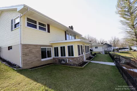 1008 Ottney Dr, Jackson, MI 49201 photo 3