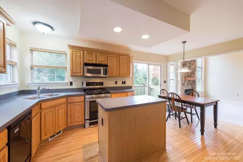 5757 Cedar Ridge Dr, Ann Arbor, MI 48103 photo 13