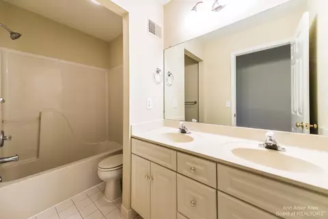 5757 Cedar Ridge Dr, Ann Arbor, MI 48103 photo 32
