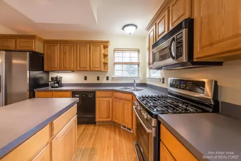 5757 Cedar Ridge Dr, Ann Arbor, MI 48103 photo 11