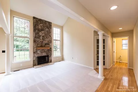 5757 Cedar Ridge Dr, Ann Arbor, MI 48103 photo 4