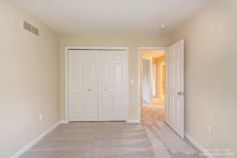 5757 Cedar Ridge Dr, Ann Arbor, MI 48103 photo 28
