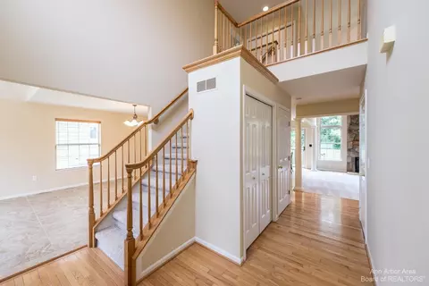 5757 Cedar Ridge Dr, Ann Arbor, MI 48103 photo 3