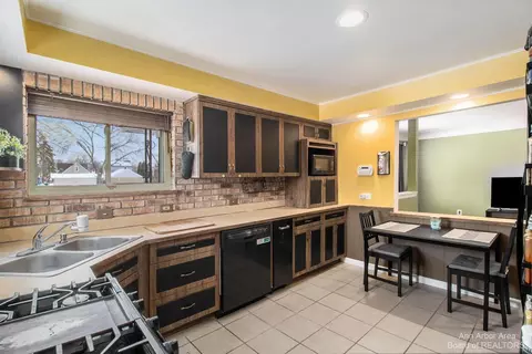 8404 Prospect Ave, Warren, MI 48089 photo 6