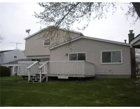 634 Springbrook Ct, Saline, MI 48176 photo 2