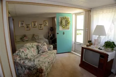 301 Ridgeway, Jackson, MI 49202 photo 2