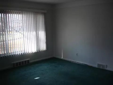 4420 Adams Cir, Wayne, MI 48184 photo 3