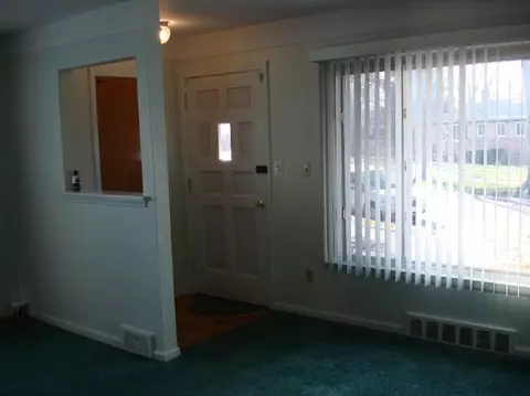 4420 Adams Cir, Wayne, MI 48184 photo 2