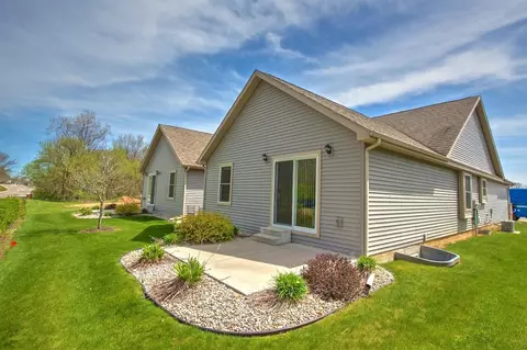 669 Ridge Ln, Tecumseh, MI 49286 photo 2