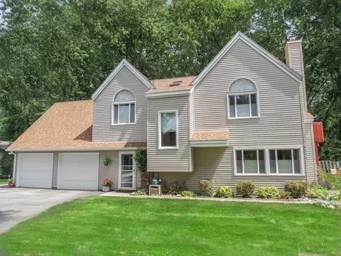 9840 Leach Ln, Dexter, MI 48130 photo 2