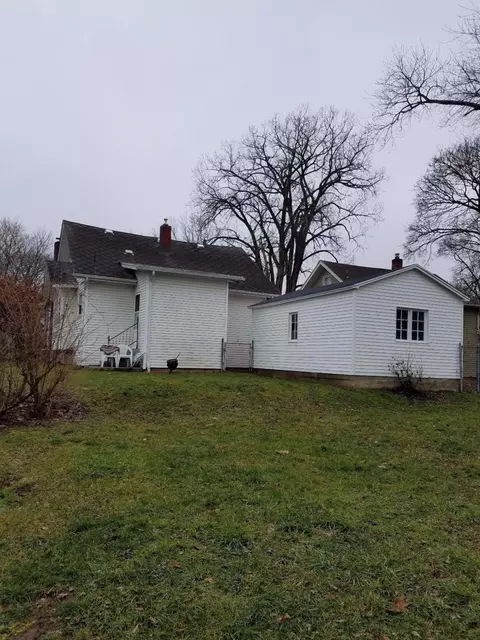 714 Douglas Ct, Jackson, MI 49203 photo 2