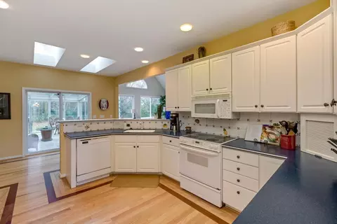 464 Hunters Ridge Dr, Saline, MI 48176 photo 7